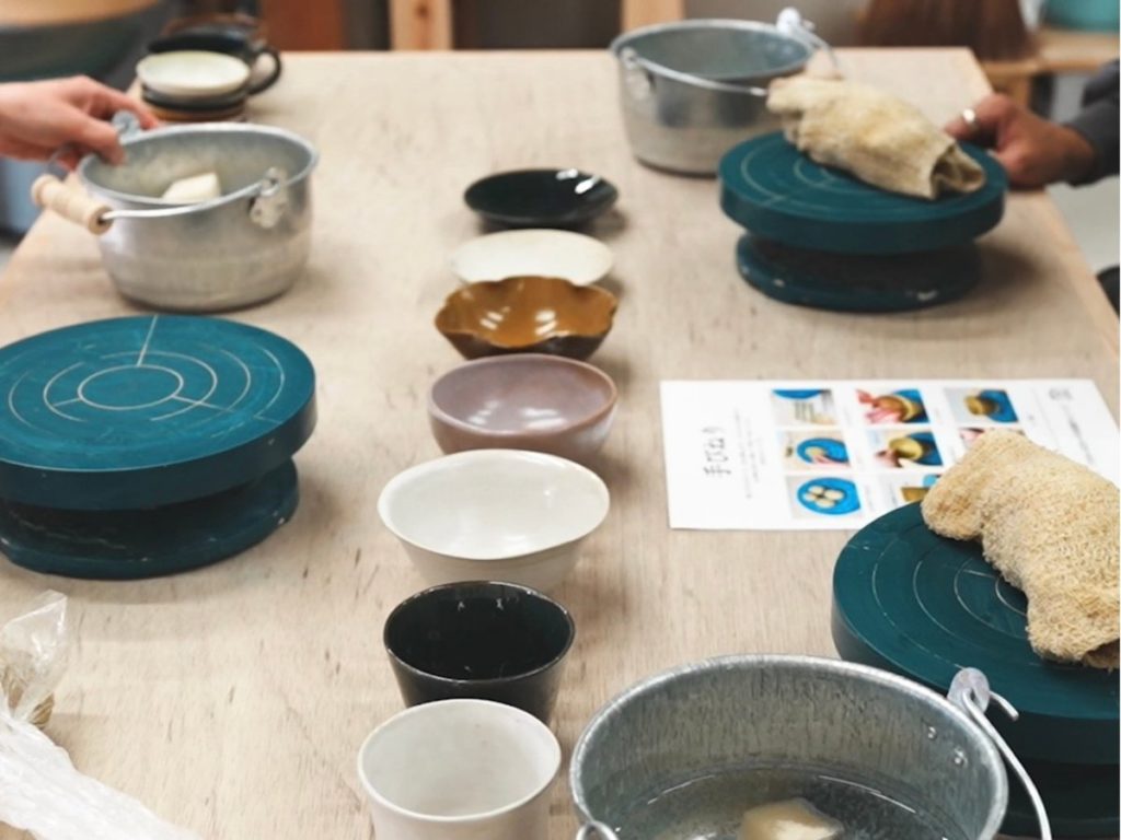 手びねりのレッスン様子