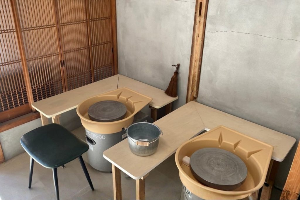 アトリエの電動ろくろ２台