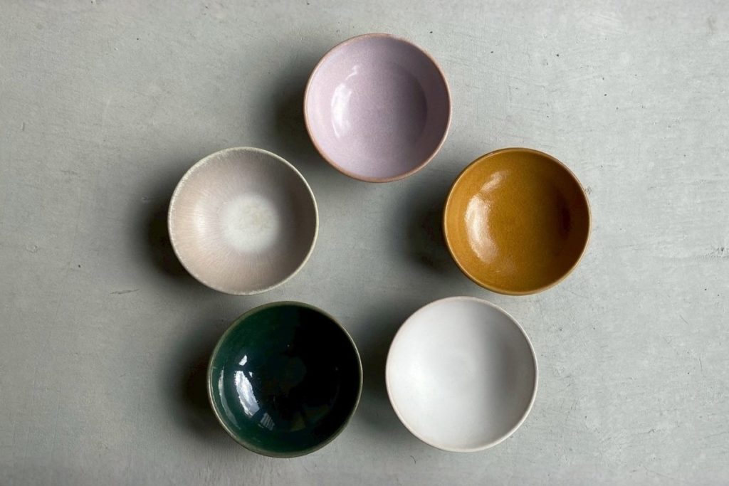 釉薬の色のサンプルの小鉢